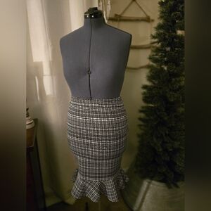 Elegant Black and White Checkered Skirt